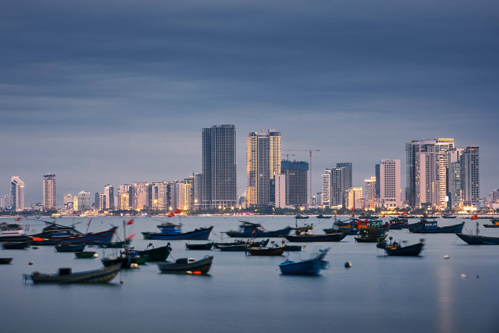 da-nang-cityscape-at-twilight-2023-11-27-05-11-26-utc-1-1-min